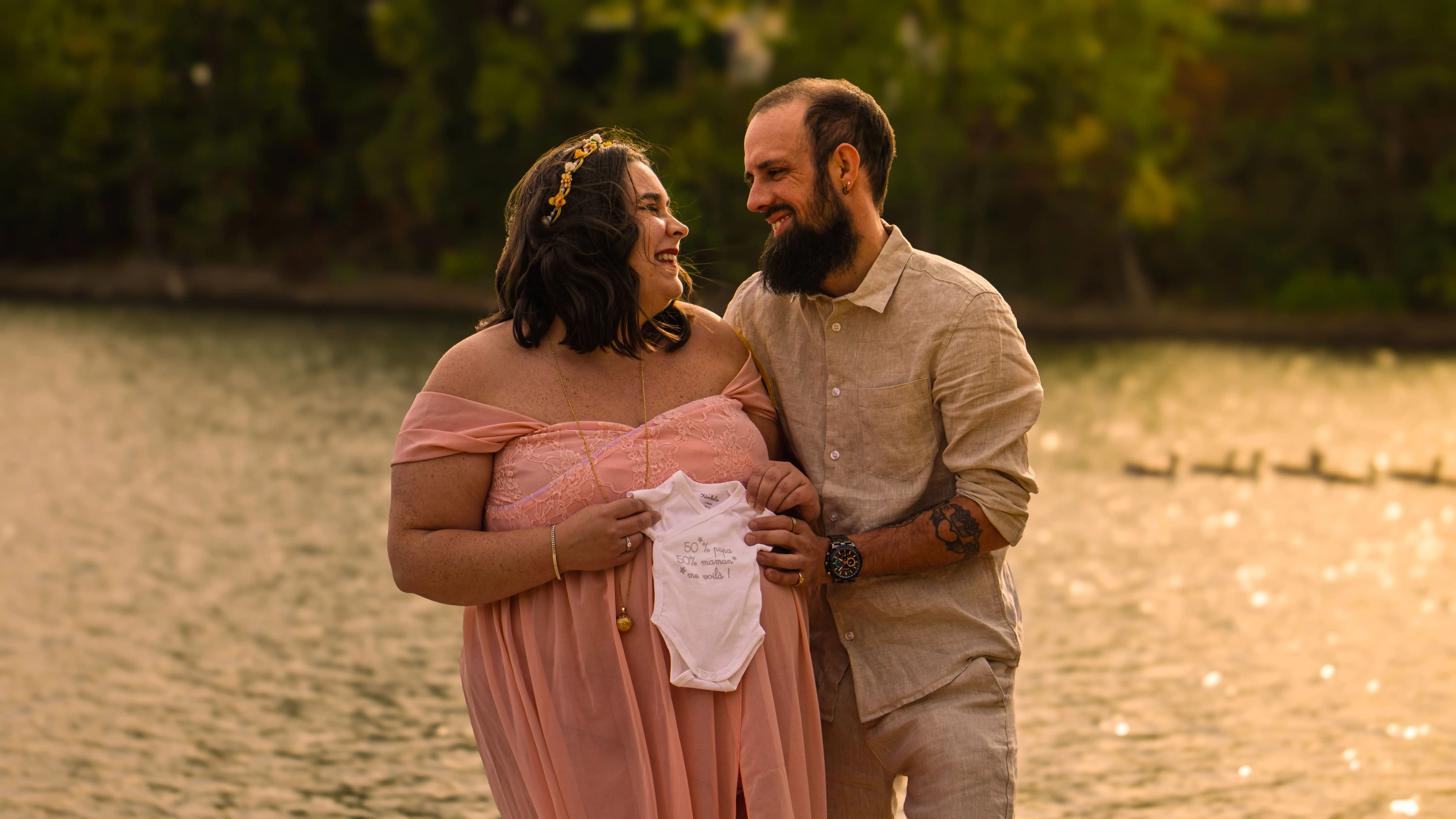 Séance photo couple pendant la grossesse — photographie maternité par Maëlle Vétois